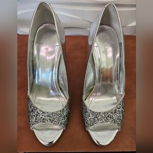 BCBGeneration Sexy Silver Shoes only worn once